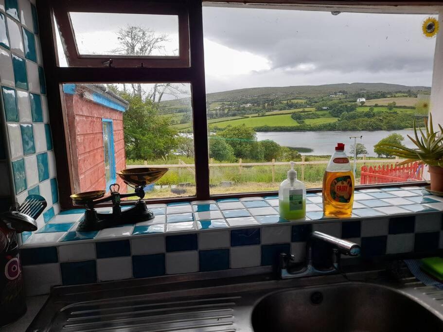 Granny'S Cottage, A Lovely Lakeside Cottage Donegal Town المظهر الخارجي الصورة