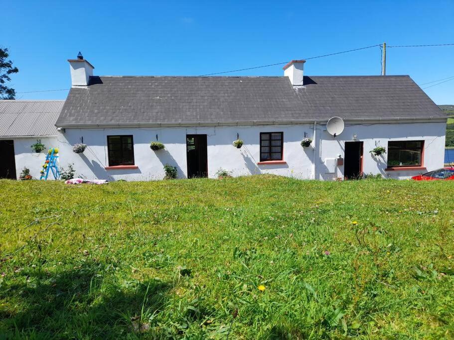 Granny'S Cottage, A Lovely Lakeside Cottage Donegal Town المظهر الخارجي الصورة
